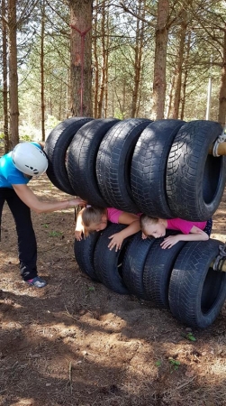 Turistinės estafetės ir kliūtys